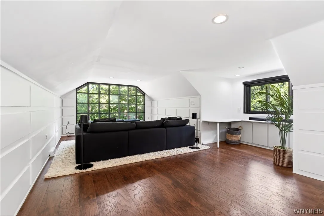 11 Chase Road, Orchard Park, New York 14127, Orchard Park, New York 14127, 3 Bedrooms Bedrooms, 12 Rooms Rooms,2 BathroomsBathrooms,Residential Lease,For Rent,11 Chase Road, Orchard Park, New York 14127,0,B1689148