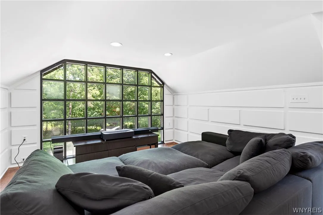 11 Chase Road, Orchard Park, New York 14127, Orchard Park, New York 14127, 3 Bedrooms Bedrooms, 12 Rooms Rooms,2 BathroomsBathrooms,Residential Lease,For Rent,11 Chase Road, Orchard Park, New York 14127,0,B1689148