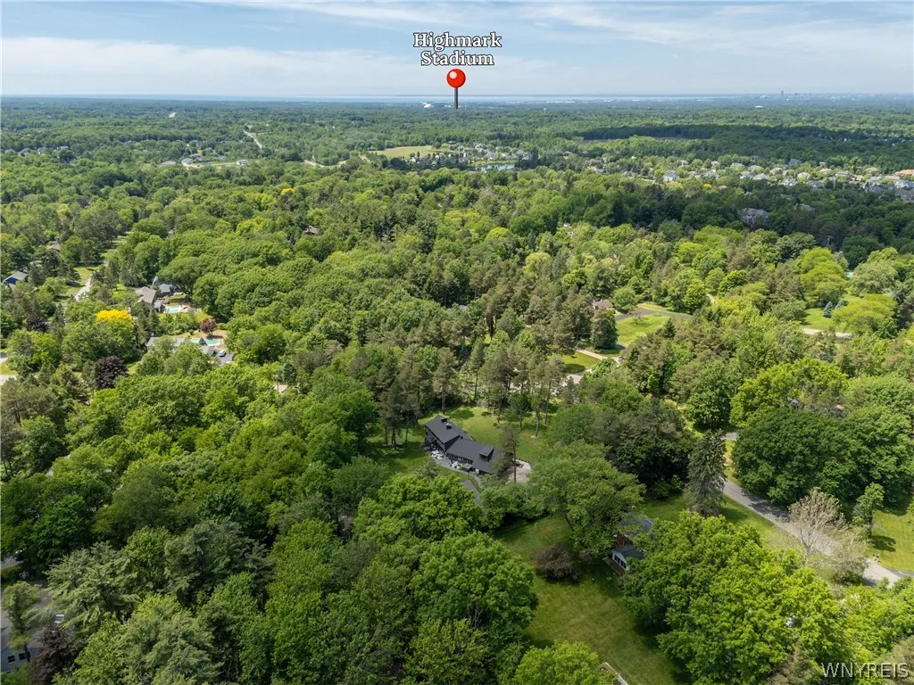 11 Chase Road, Orchard Park, New York 14127, Orchard Park, New York 14127, 3 Bedrooms Bedrooms, 12 Rooms Rooms,2 BathroomsBathrooms,Residential Lease,For Rent,11 Chase Road, Orchard Park, New York 14127,0,B1689148