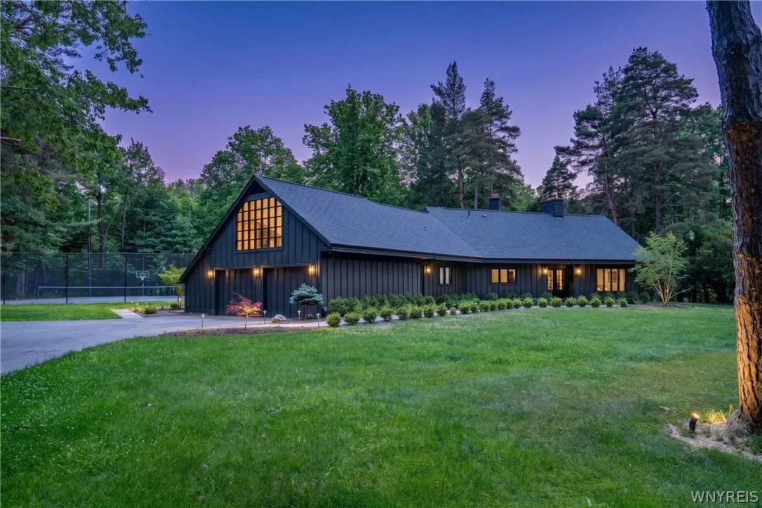 11 Chase Road, Orchard Park, New York 14127, Orchard Park, New York 14127, 3 Bedrooms Bedrooms, 12 Rooms Rooms,2 BathroomsBathrooms,Residential Lease,For Rent,11 Chase Road, Orchard Park, New York 14127,0,B1689148