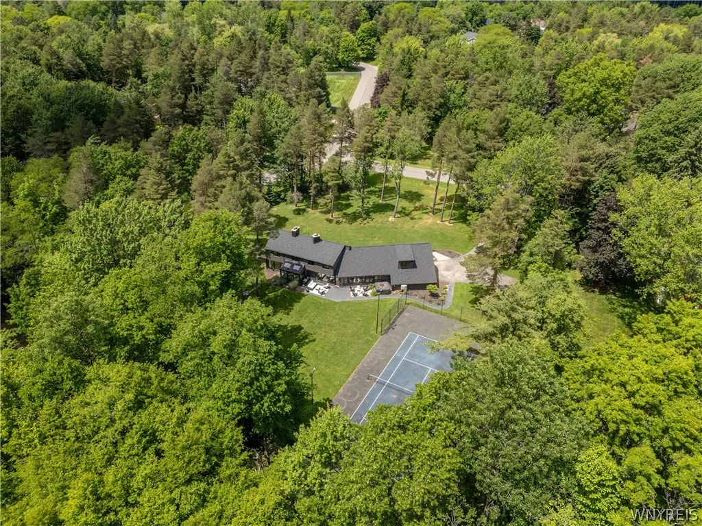 11 Chase Road, Orchard Park, New York 14127, Orchard Park, New York 14127, 3 Bedrooms Bedrooms, 12 Rooms Rooms,2 BathroomsBathrooms,Residential Lease,For Rent,11 Chase Road, Orchard Park, New York 14127,0,B1689148