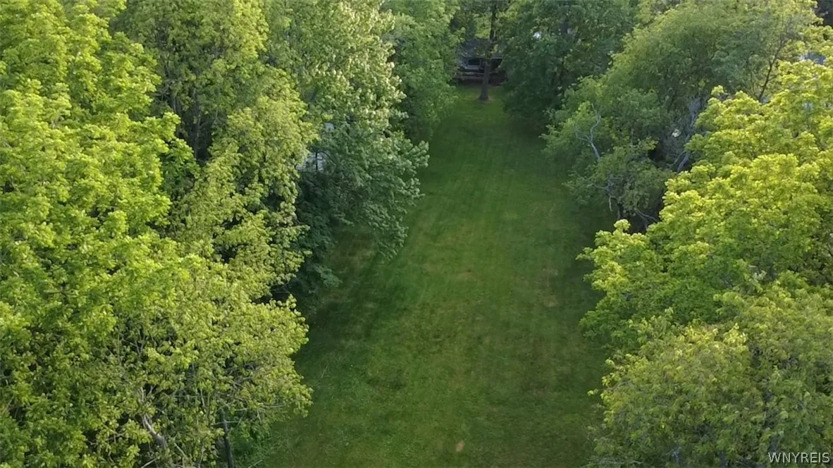 4695 Harris Hill Road, Clarence, New York 14221, Clarence, New York 14221, 4 Bedrooms Bedrooms, 7 Rooms Rooms,1 BathroomBathrooms,Residential,For Sale,4695 Harris Hill Road, Clarence, New York 14221,0,B1688959