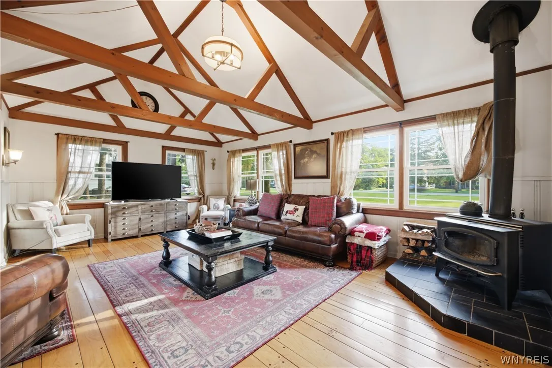 4695 Harris Hill Road, Clarence, New York 14221, Clarence, New York 14221, 4 Bedrooms Bedrooms, 7 Rooms Rooms,1 BathroomBathrooms,Residential,For Sale,4695 Harris Hill Road, Clarence, New York 14221,0,B1688959