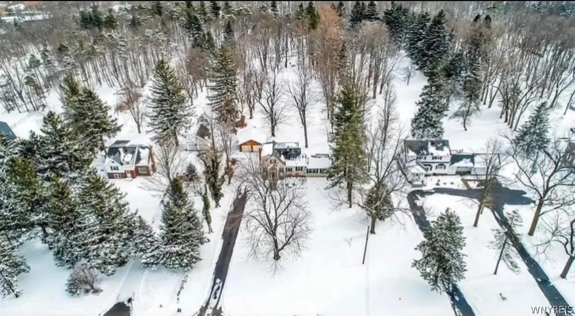 4695 Harris Hill Road, Clarence, New York 14221, Clarence, New York 14221, 4 Bedrooms Bedrooms, 7 Rooms Rooms,1 BathroomBathrooms,Residential,For Sale,4695 Harris Hill Road, Clarence, New York 14221,0,B1688959