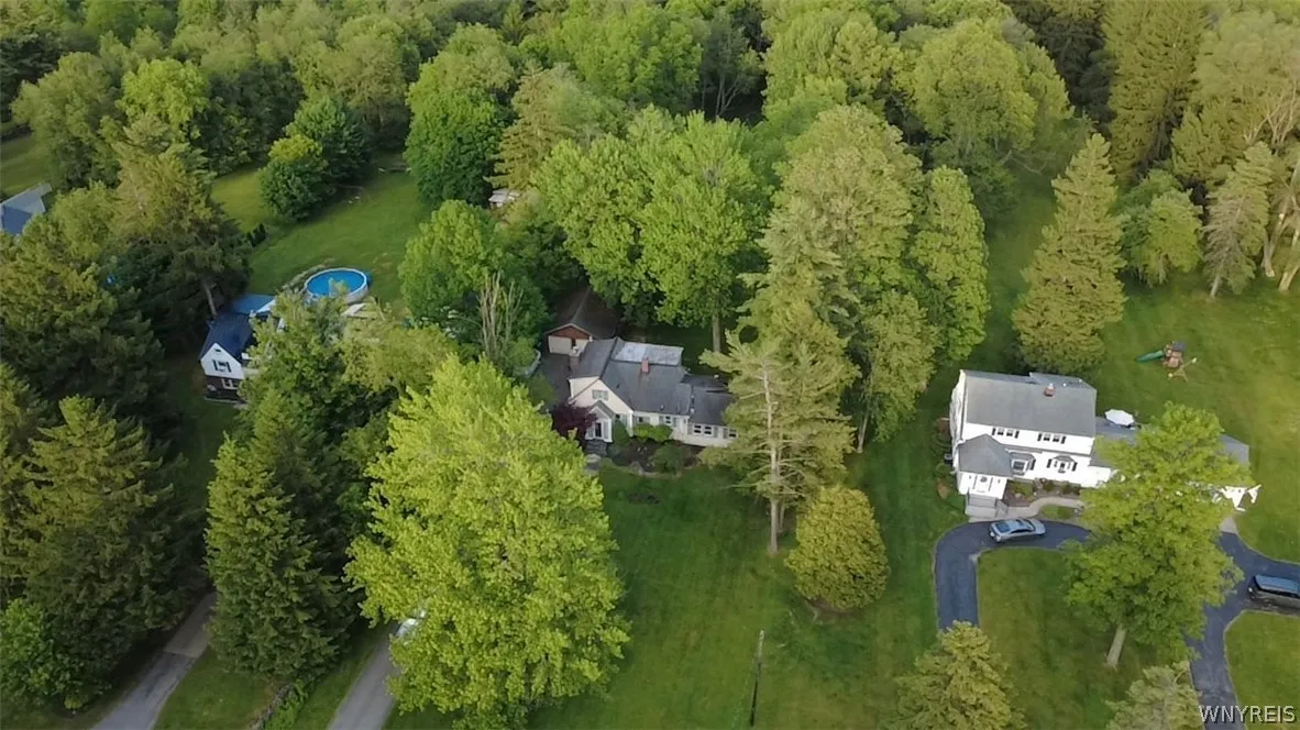 4695 Harris Hill Road, Clarence, New York 14221, Clarence, New York 14221, 4 Bedrooms Bedrooms, 7 Rooms Rooms,1 BathroomBathrooms,Residential,For Sale,4695 Harris Hill Road, Clarence, New York 14221,0,B1688959