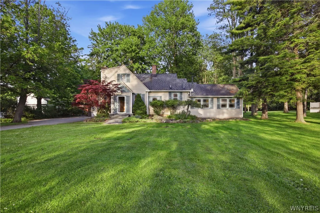 4695 Harris Hill Road, Clarence, New York 14221, Clarence, New York 14221, 4 Bedrooms Bedrooms, 7 Rooms Rooms,1 BathroomBathrooms,Residential,For Sale,4695 Harris Hill Road, Clarence, New York 14221,0,B1688959