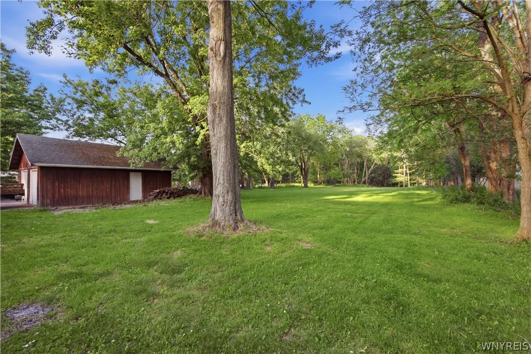 4695 Harris Hill Road, Clarence, New York 14221, Clarence, New York 14221, 4 Bedrooms Bedrooms, 7 Rooms Rooms,1 BathroomBathrooms,Residential,For Sale,4695 Harris Hill Road, Clarence, New York 14221,0,B1688959