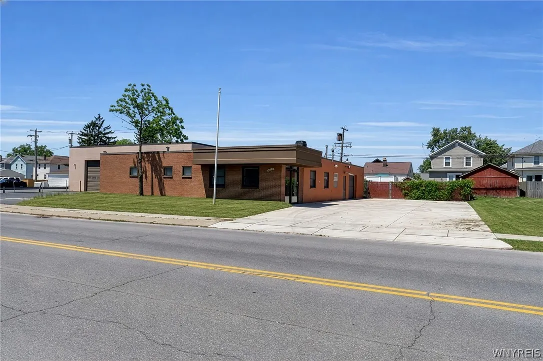 1783 Kenmore Avenue, Tonawanda, New York 14217, Tonawanda, New York 14217, ,Commercial Sale,For Sale,1783 Kenmore Avenue, Tonawanda, New York 14217,0,B1689198