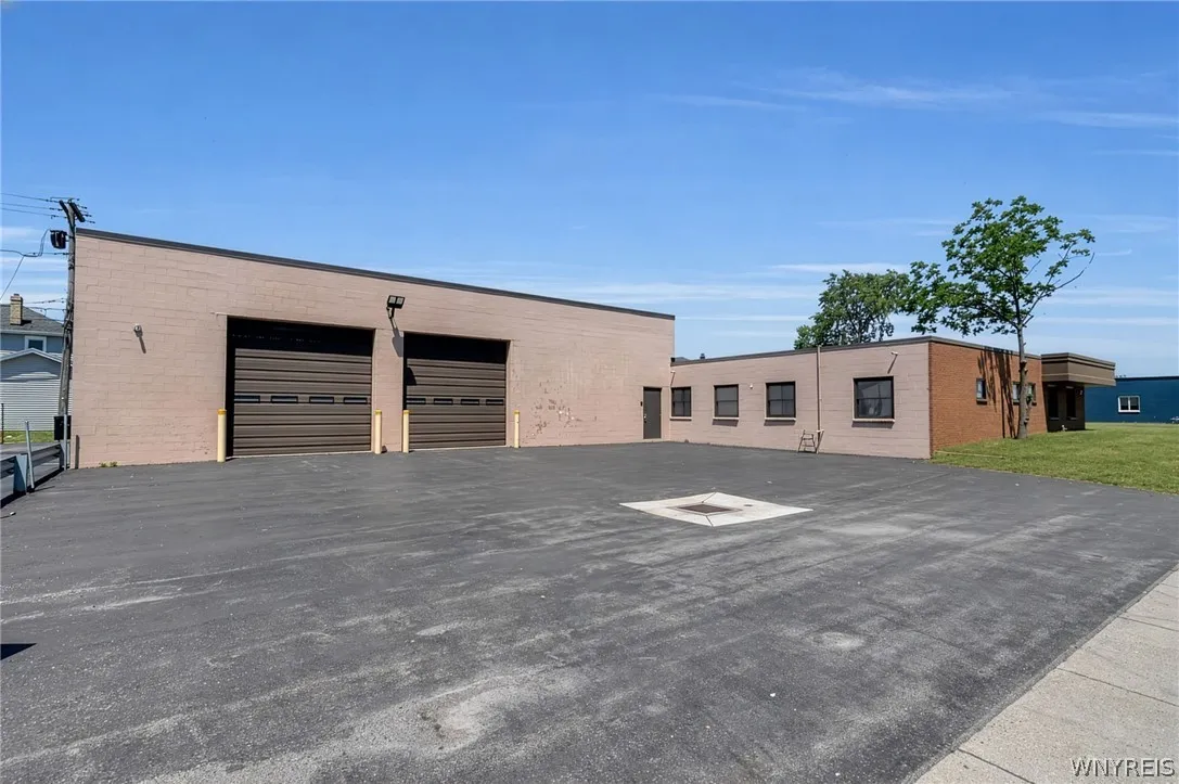 1783 Kenmore Avenue, Tonawanda, New York 14217, Tonawanda, New York 14217, ,Commercial Sale,For Sale,1783 Kenmore Avenue, Tonawanda, New York 14217,0,B1689198