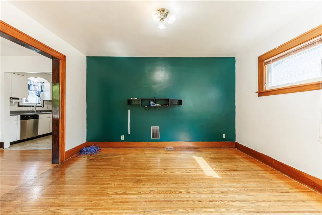 46 Beverly, Greece, New York 14616, Greece, New York 14616, 3 Bedroom Bedrooms, 6 Room Rooms,2 BathroomBathrooms,Residential,For Sale,46 Beverly, Greece, New York 14616,0,R1687971