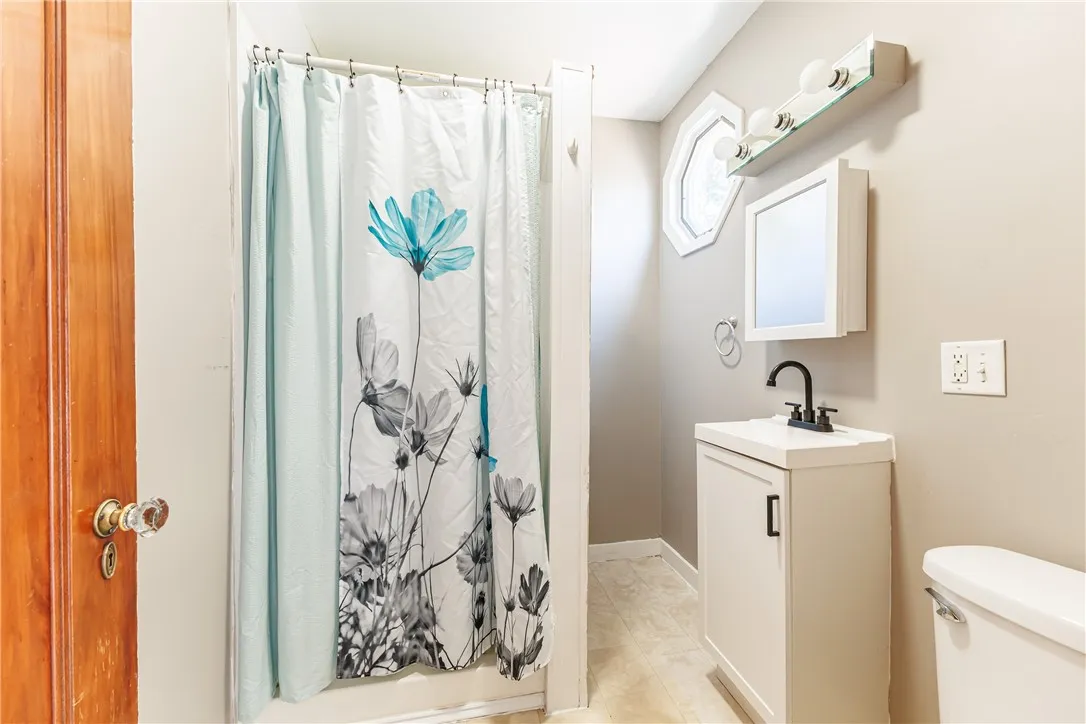 46 Beverly, Greece, New York 14616, Greece, New York 14616, 3 Bedroom Bedrooms, 6 Room Rooms,2 BathroomBathrooms,Residential,For Sale,46 Beverly, Greece, New York 14616,0,R1687971