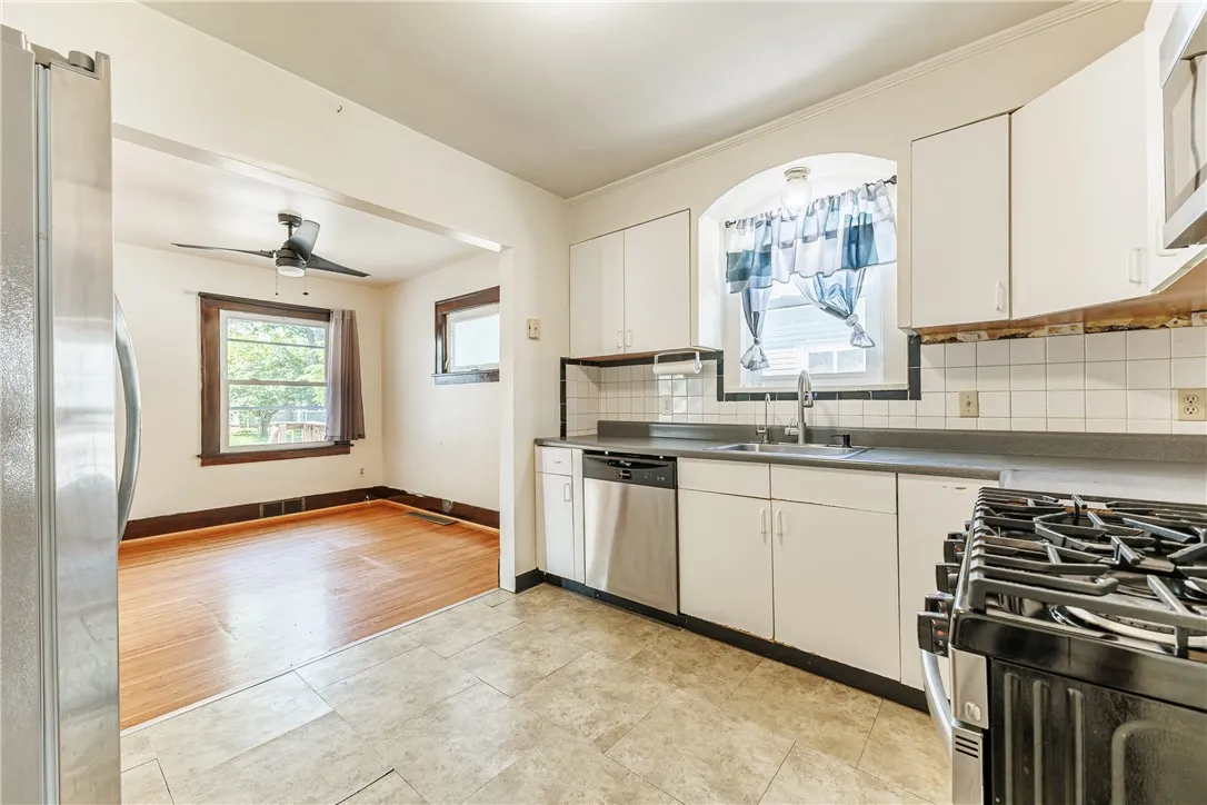 46 Beverly, Greece, New York 14616, Greece, New York 14616, 3 Bedroom Bedrooms, 6 Room Rooms,2 BathroomBathrooms,Residential,For Sale,46 Beverly, Greece, New York 14616,0,R1687971