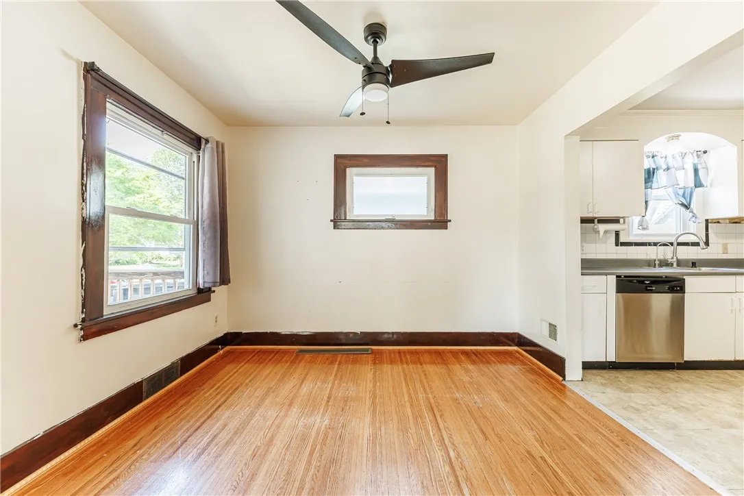 46 Beverly, Greece, New York 14616, Greece, New York 14616, 3 Bedroom Bedrooms, 6 Room Rooms,2 BathroomBathrooms,Residential,For Sale,46 Beverly, Greece, New York 14616,0,R1687971