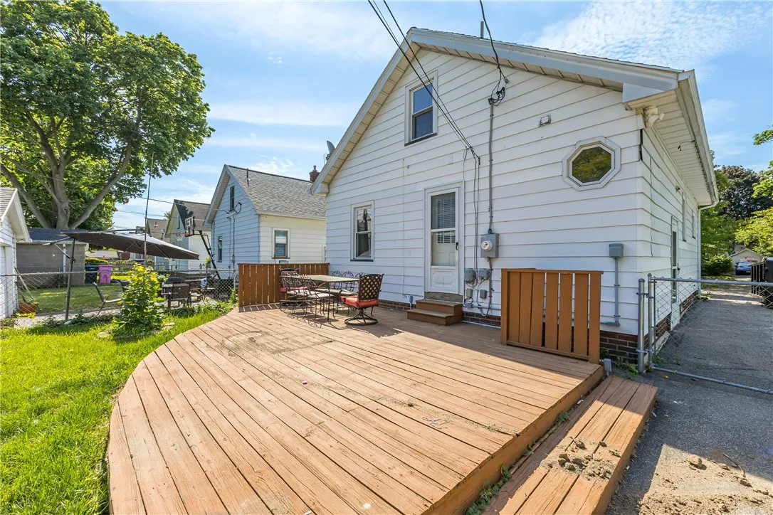 46 Beverly, Greece, New York 14616, Greece, New York 14616, 3 Bedroom Bedrooms, 6 Room Rooms,2 BathroomBathrooms,Residential,For Sale,46 Beverly, Greece, New York 14616,0,R1687971