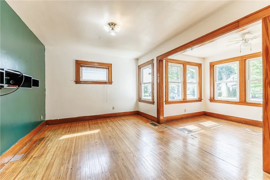 46 Beverly, Greece, New York 14616, Greece, New York 14616, 3 Bedroom Bedrooms, 6 Room Rooms,2 BathroomBathrooms,Residential,For Sale,46 Beverly, Greece, New York 14616,0,R1687971