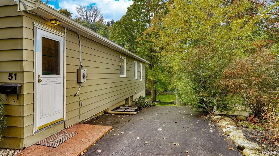 51 Larned Lane, Orchard Park, New York 14127, Orchard Park, New York 14127, 5 Bedrooms Bedrooms, 11 Rooms Rooms,2 BathroomsBathrooms,Residential,For Sale,51 Larned Lane, Orchard Park, New York 14127,0,B1684109