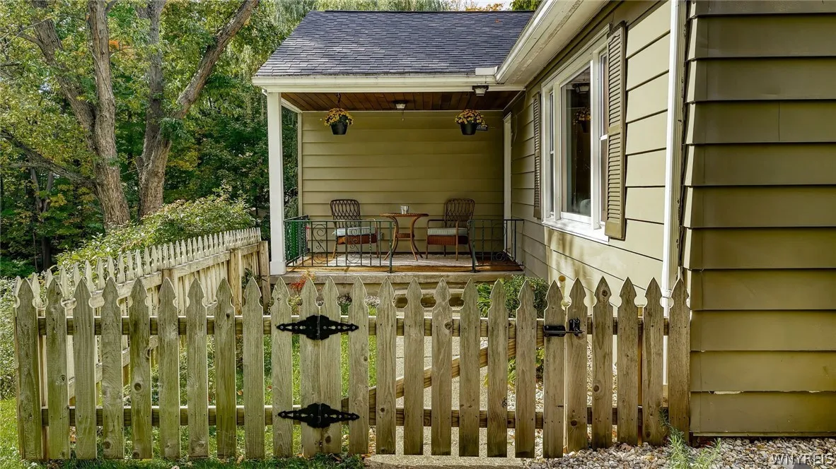 51 Larned Lane, Orchard Park, New York 14127, Orchard Park, New York 14127, 5 Bedrooms Bedrooms, 11 Rooms Rooms,2 BathroomsBathrooms,Residential,For Sale,51 Larned Lane, Orchard Park, New York 14127,0,B1684109