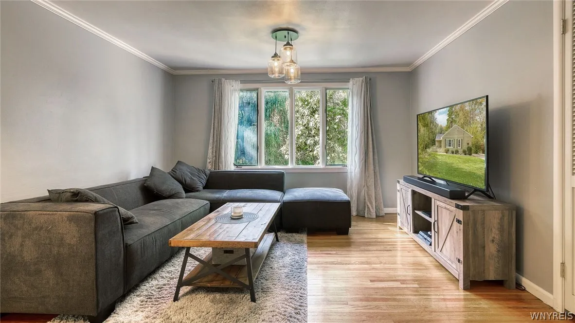 1st Floor Bedroom/Office/Den