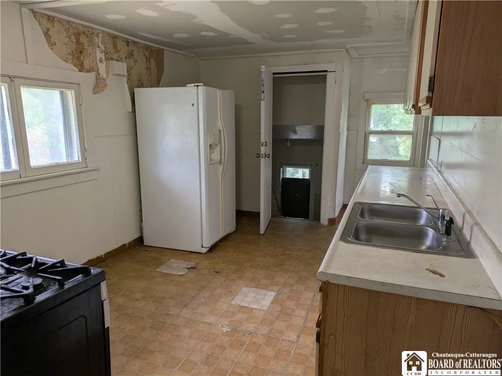 114 Manhattan Avenue, Buffalo, New York 14215, Buffalo, New York 14215, 5 Bedrooms Bedrooms, ,2 BathroomsBathrooms,Residential,For Sale,114 Manhattan Avenue, Buffalo, New York 14215,0,R1689753
