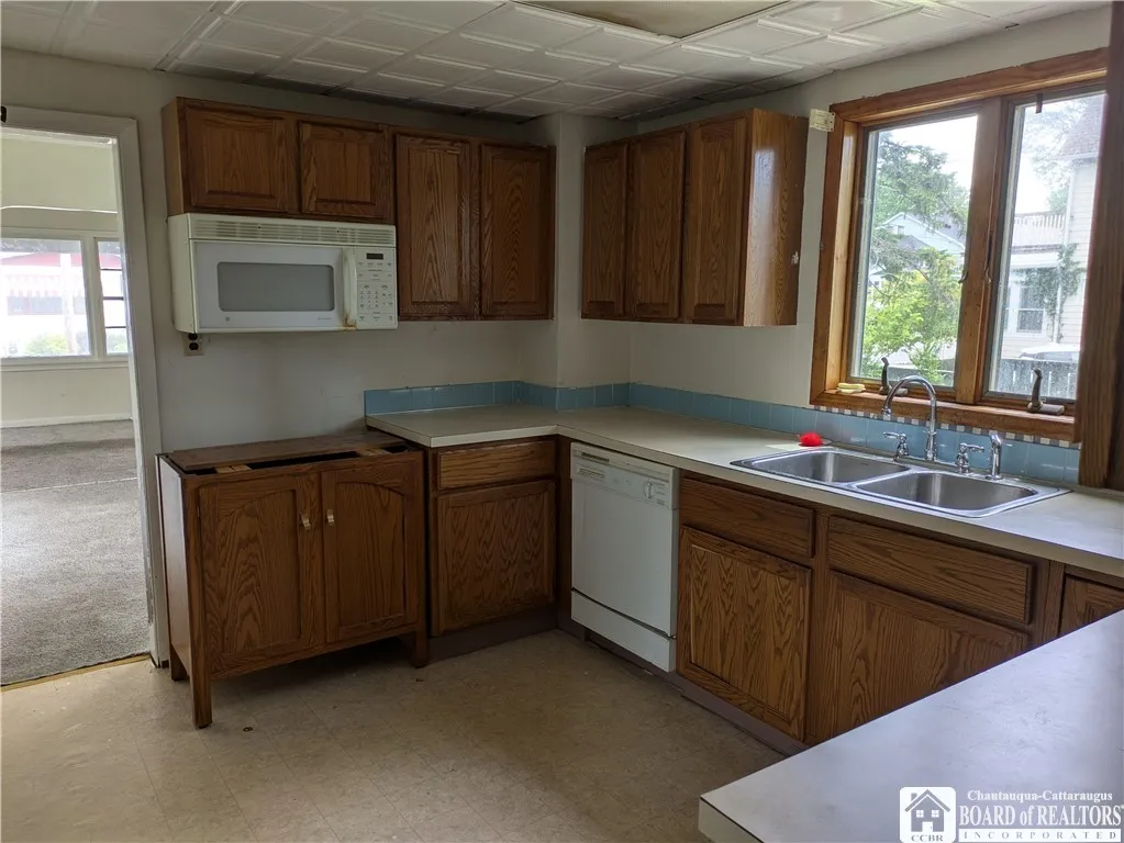 114 Manhattan Avenue, Buffalo, New York 14215, Buffalo, New York 14215, 5 Bedrooms Bedrooms, ,2 BathroomsBathrooms,Residential,For Sale,114 Manhattan Avenue, Buffalo, New York 14215,0,R1689753