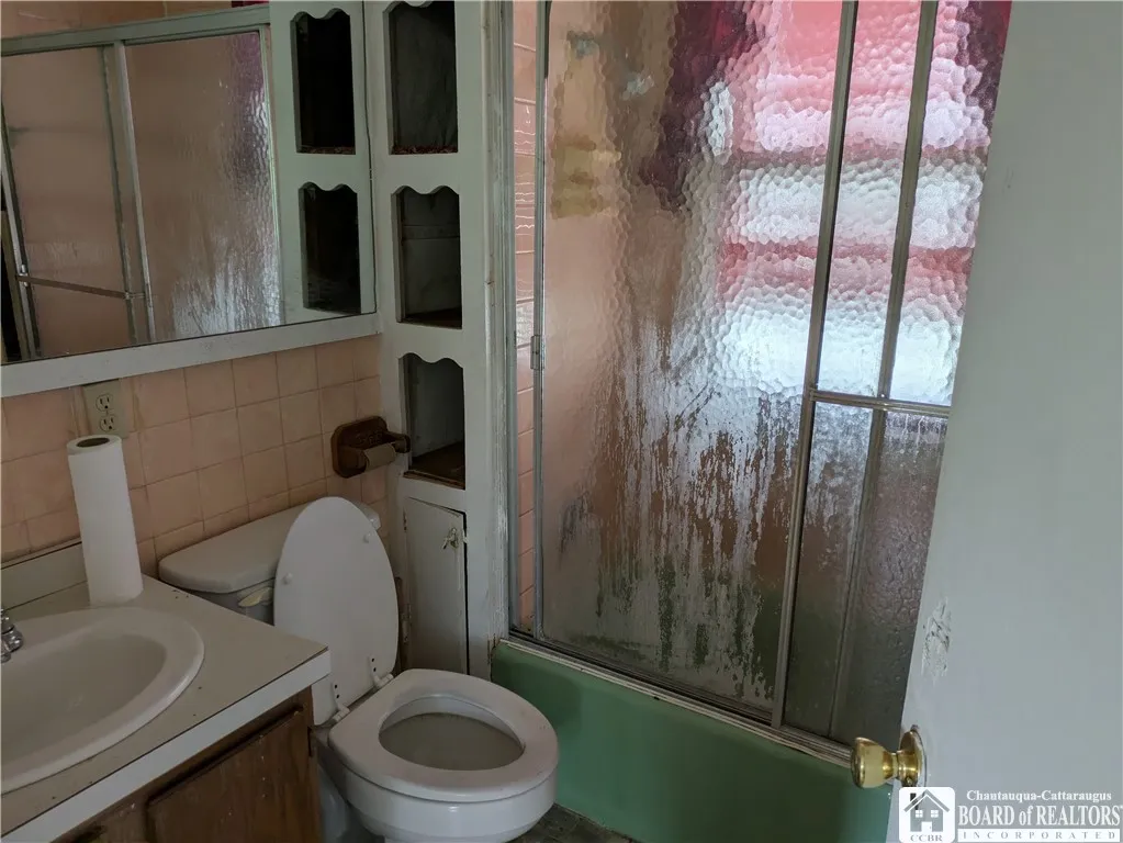 114 Manhattan Avenue, Buffalo, New York 14215, Buffalo, New York 14215, 5 Bedrooms Bedrooms, ,2 BathroomsBathrooms,Residential,For Sale,114 Manhattan Avenue, Buffalo, New York 14215,0,R1689753