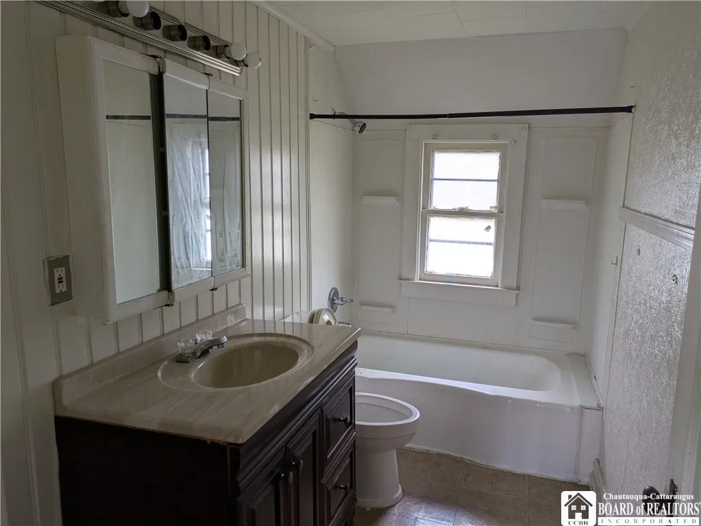 114 Manhattan Avenue, Buffalo, New York 14215, Buffalo, New York 14215, 5 Bedrooms Bedrooms, ,2 BathroomsBathrooms,Residential,For Sale,114 Manhattan Avenue, Buffalo, New York 14215,0,R1689753