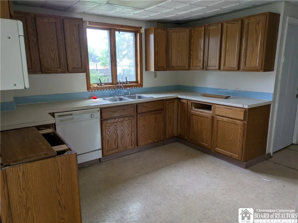 114 Manhattan Avenue, Buffalo, New York 14215, Buffalo, New York 14215, 5 Bedrooms Bedrooms, ,2 BathroomsBathrooms,Residential,For Sale,114 Manhattan Avenue, Buffalo, New York 14215,0,R1689753