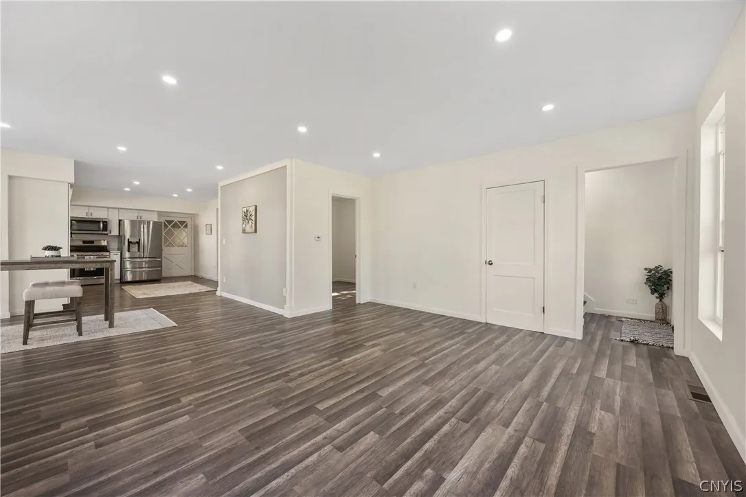 300 East North Canal Street, Lenox, New York 13032, Lenox, New York 13032, 4 Bedrooms Bedrooms, 10 Rooms Rooms,2 BathroomsBathrooms,Residential,For Sale,300 East North Canal Street, Lenox, New York 13032,0,S1689761