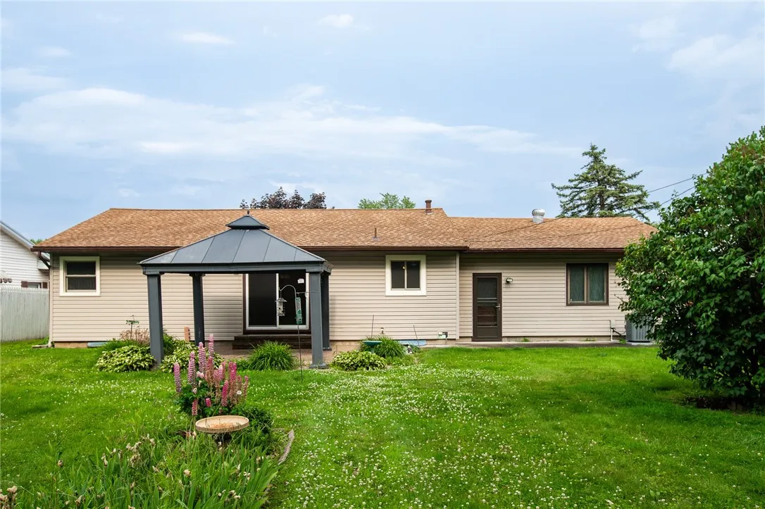 74 Tarwood Drive, Gates, New York 14606, Gates, New York 14606, 2 Bedrooms Bedrooms, 5 Rooms Rooms,1 BathroomBathrooms,Residential,For Sale,74 Tarwood Drive, Gates, New York 14606,0,R1689536