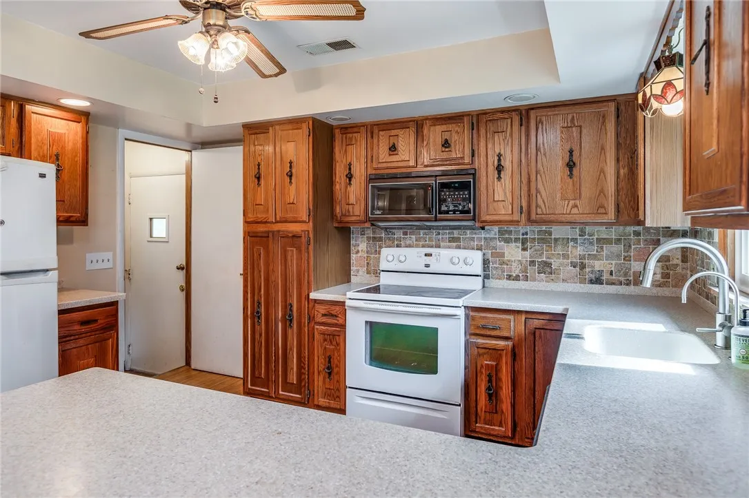 74 Tarwood Drive, Gates, New York 14606, Gates, New York 14606, 2 Bedrooms Bedrooms, 5 Rooms Rooms,1 BathroomBathrooms,Residential,For Sale,74 Tarwood Drive, Gates, New York 14606,0,R1689536