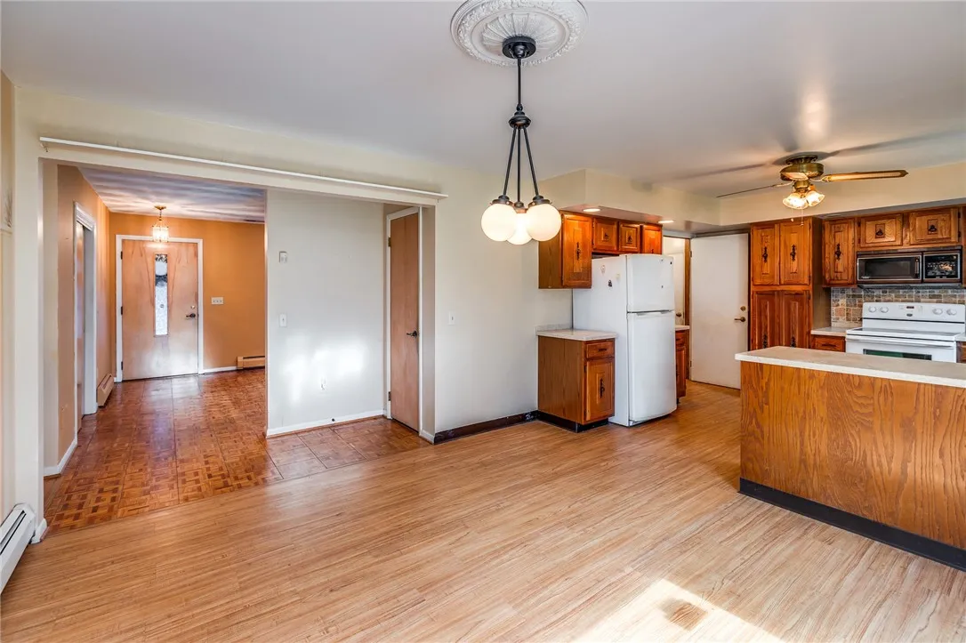 74 Tarwood Drive, Gates, New York 14606, Gates, New York 14606, 2 Bedrooms Bedrooms, 5 Rooms Rooms,1 BathroomBathrooms,Residential,For Sale,74 Tarwood Drive, Gates, New York 14606,0,R1689536