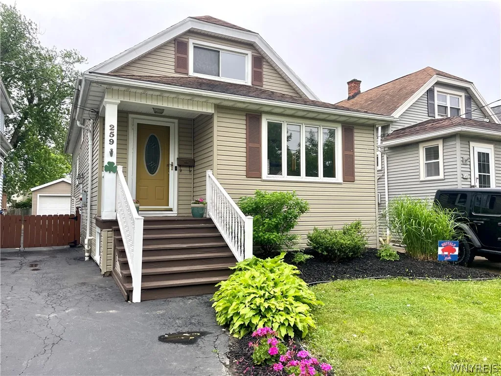 259 Eden Street, Buffalo, New York 14220, Buffalo, New York 14220, 4 Bedrooms Bedrooms, 7 Rooms Rooms,1 BathroomBathrooms,Residential,For Sale,259 Eden Street, Buffalo, New York 14220,0,B1689795