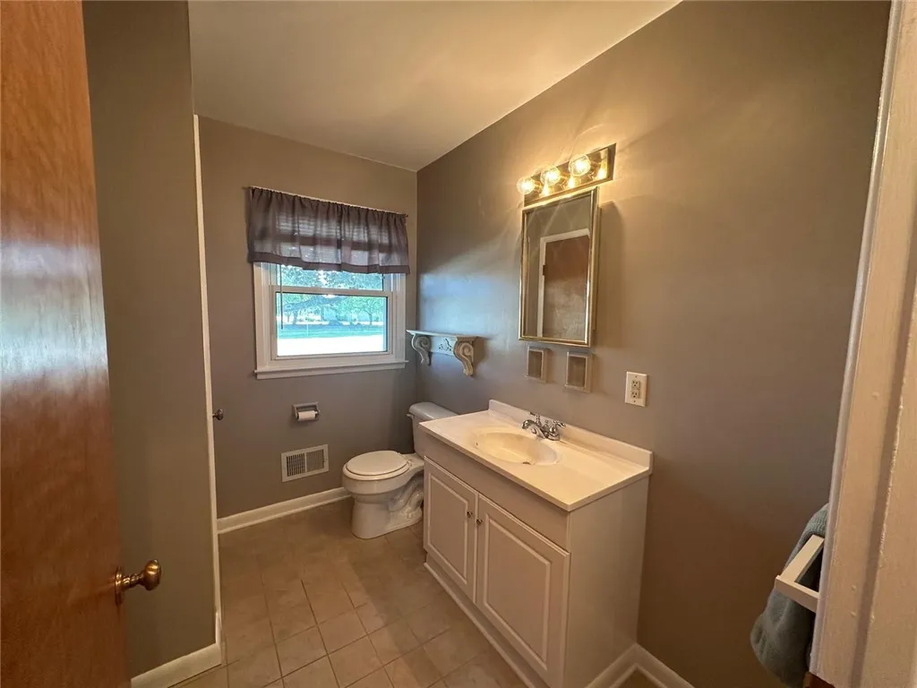 273 West Avenue, Sweden, New York 14420, Sweden, New York 14420, 3 Bedrooms Bedrooms, 5 Rooms Rooms,2 BathroomsBathrooms,Residential Lease,For Rent,273 West Avenue, Sweden, New York 14420,0,R1689199