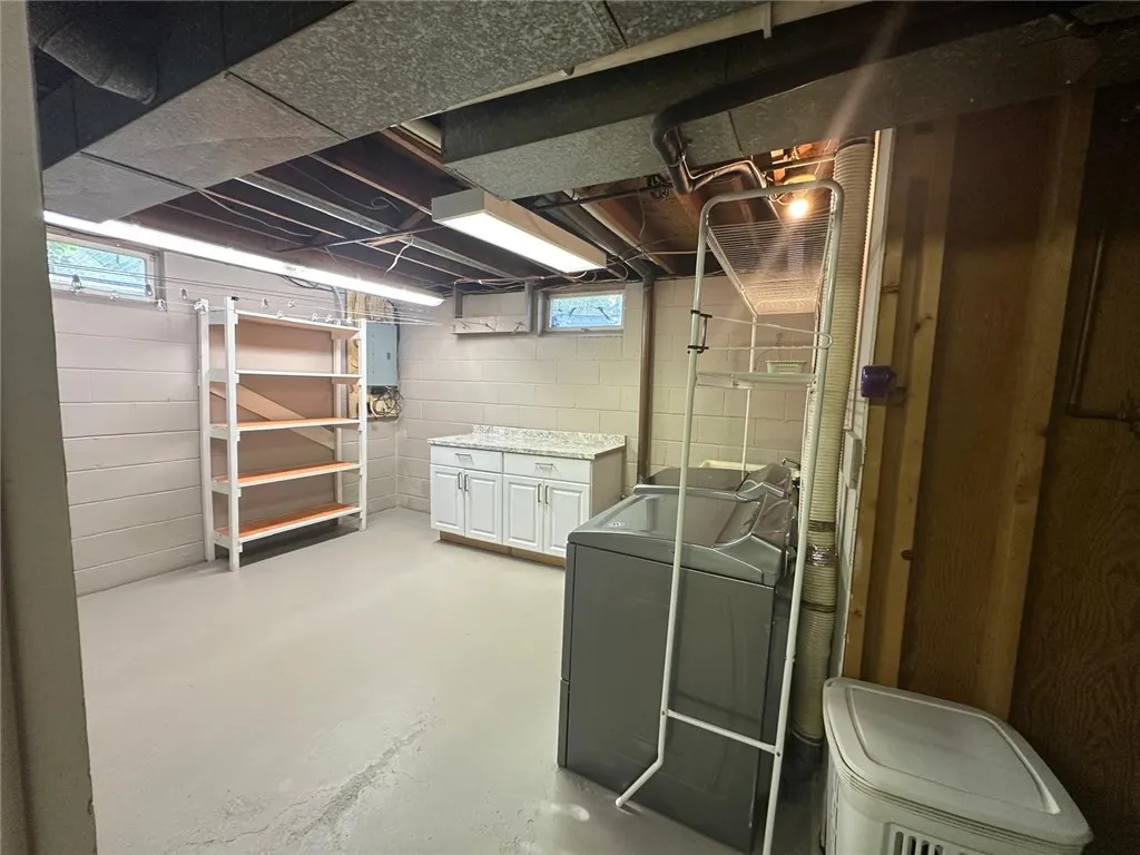 273 West Avenue, Sweden, New York 14420, Sweden, New York 14420, 3 Bedrooms Bedrooms, 5 Rooms Rooms,2 BathroomsBathrooms,Residential Lease,For Rent,273 West Avenue, Sweden, New York 14420,0,R1689199