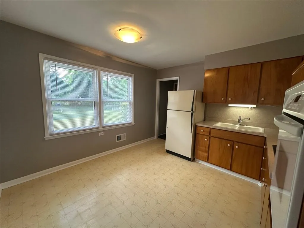 273 West Avenue, Sweden, New York 14420, Sweden, New York 14420, 3 Bedrooms Bedrooms, 5 Rooms Rooms,2 BathroomsBathrooms,Residential Lease,For Rent,273 West Avenue, Sweden, New York 14420,0,R1689199