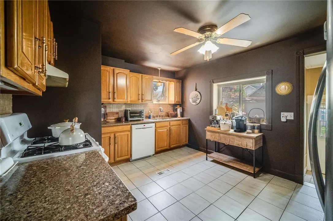 199 Haviland Park, Greece, New York 14616, Greece, New York 14616, 3 Bedrooms Bedrooms, 7 Rooms Rooms,1 BathroomBathrooms,Residential,For Sale,199 Haviland Park, Greece, New York 14616,0,R1689620