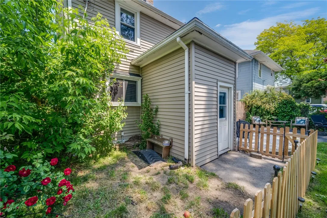 199 Haviland Park, Greece, New York 14616, Greece, New York 14616, 3 Bedrooms Bedrooms, 7 Rooms Rooms,1 BathroomBathrooms,Residential,For Sale,199 Haviland Park, Greece, New York 14616,0,R1689620