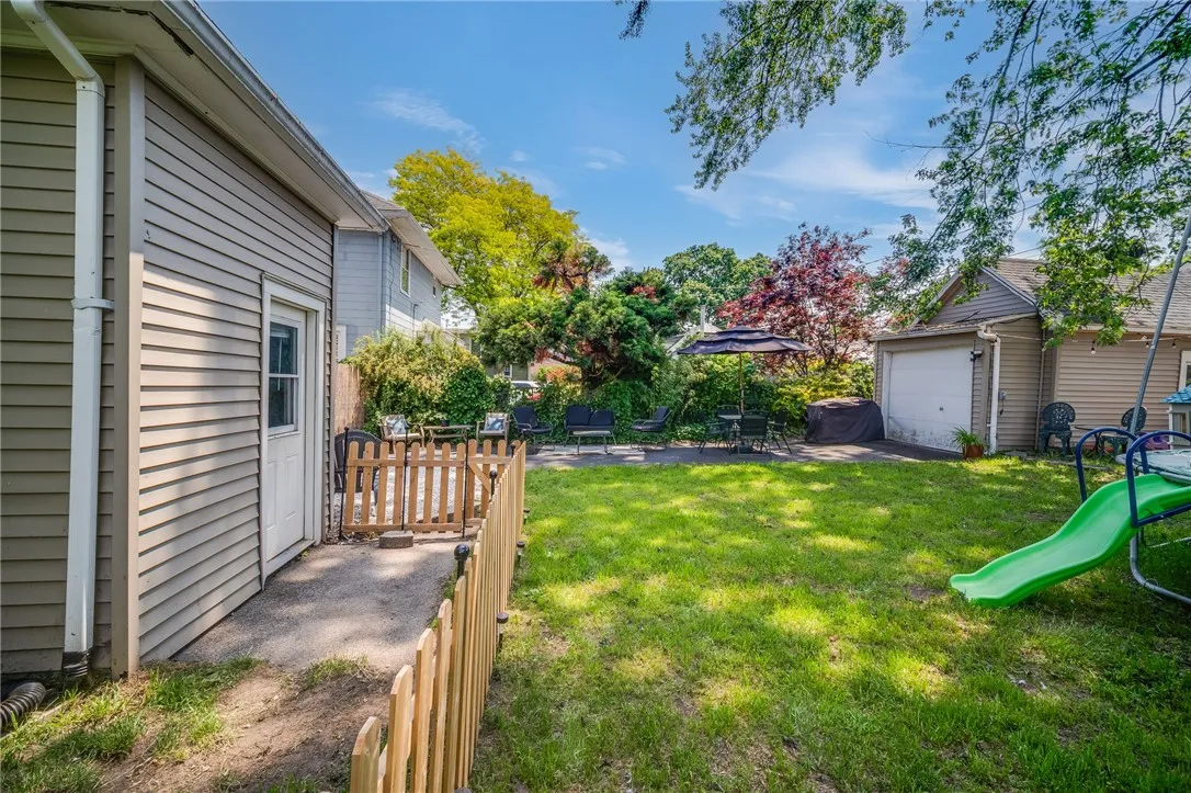 199 Haviland Park, Greece, New York 14616, Greece, New York 14616, 3 Bedrooms Bedrooms, 7 Rooms Rooms,1 BathroomBathrooms,Residential,For Sale,199 Haviland Park, Greece, New York 14616,0,R1689620