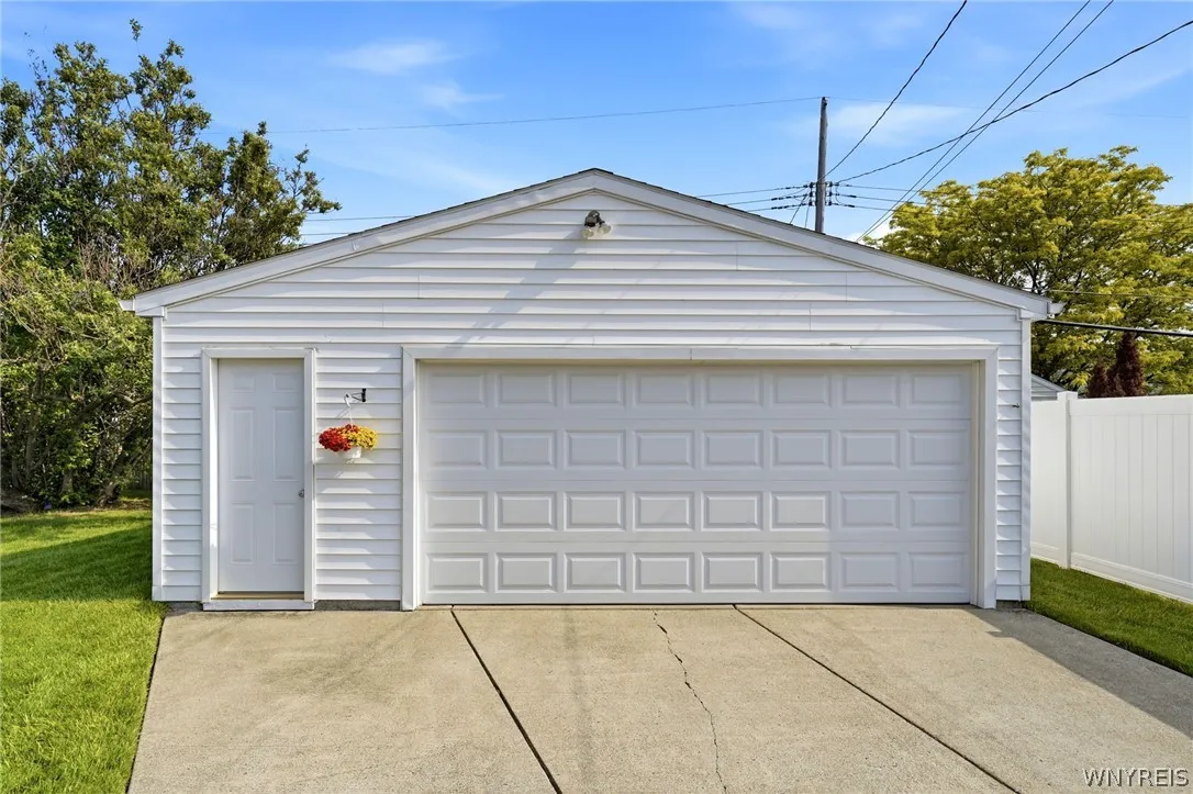 Spacious 2.5 Car Garage