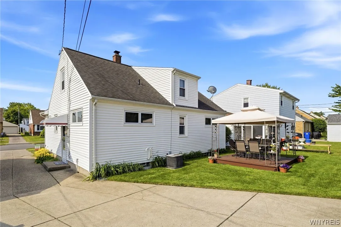 Charming and Spacious Cape Cod in Amherst Central Schoools