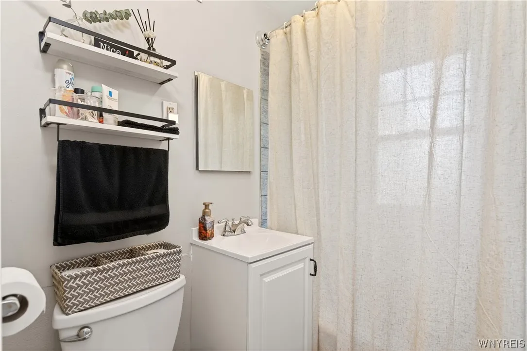 14 Fowler Avenue, Tonawanda, New York 14217, Tonawanda, New York 14217, 2 Bedrooms Bedrooms, 4 Rooms Rooms,1 BathroomBathrooms,Residential,For Sale,14 Fowler Avenue, Tonawanda, New York 14217,0,B1689870