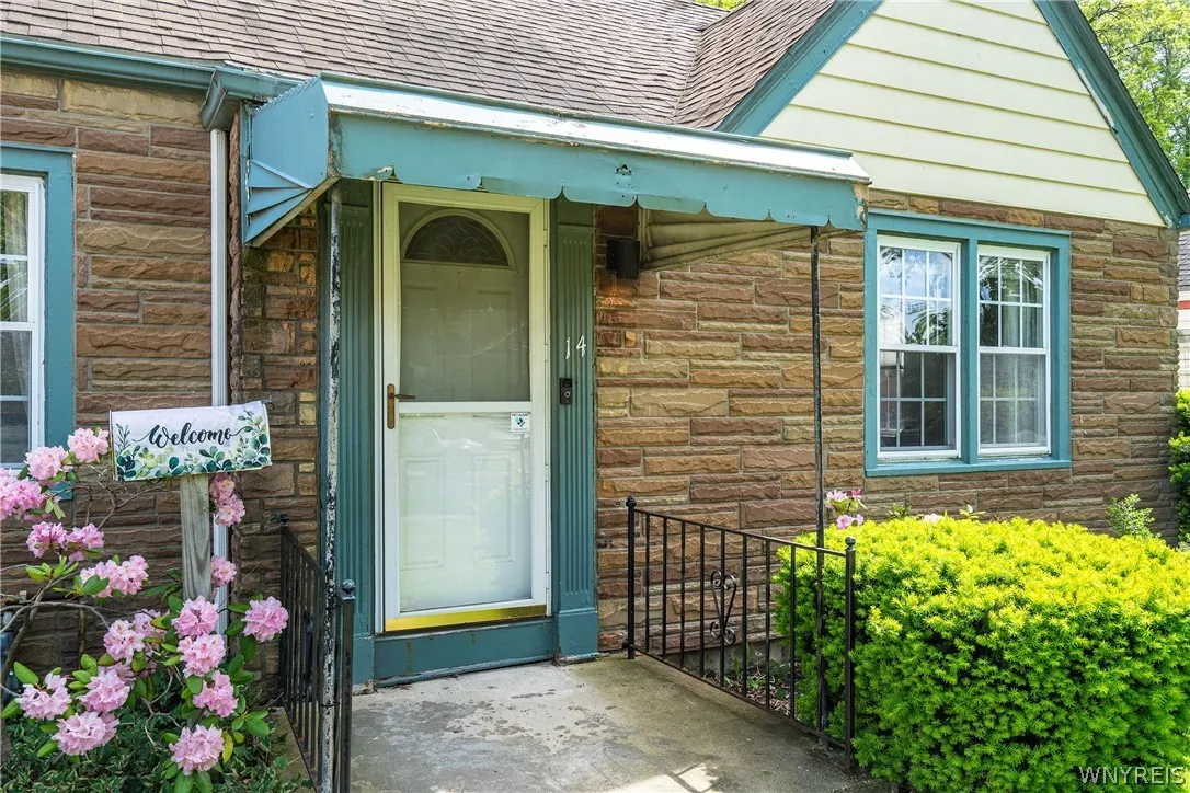14 Fowler Avenue, Tonawanda, New York 14217, Tonawanda, New York 14217, 2 Bedrooms Bedrooms, 4 Rooms Rooms,1 BathroomBathrooms,Residential,For Sale,14 Fowler Avenue, Tonawanda, New York 14217,0,B1689870