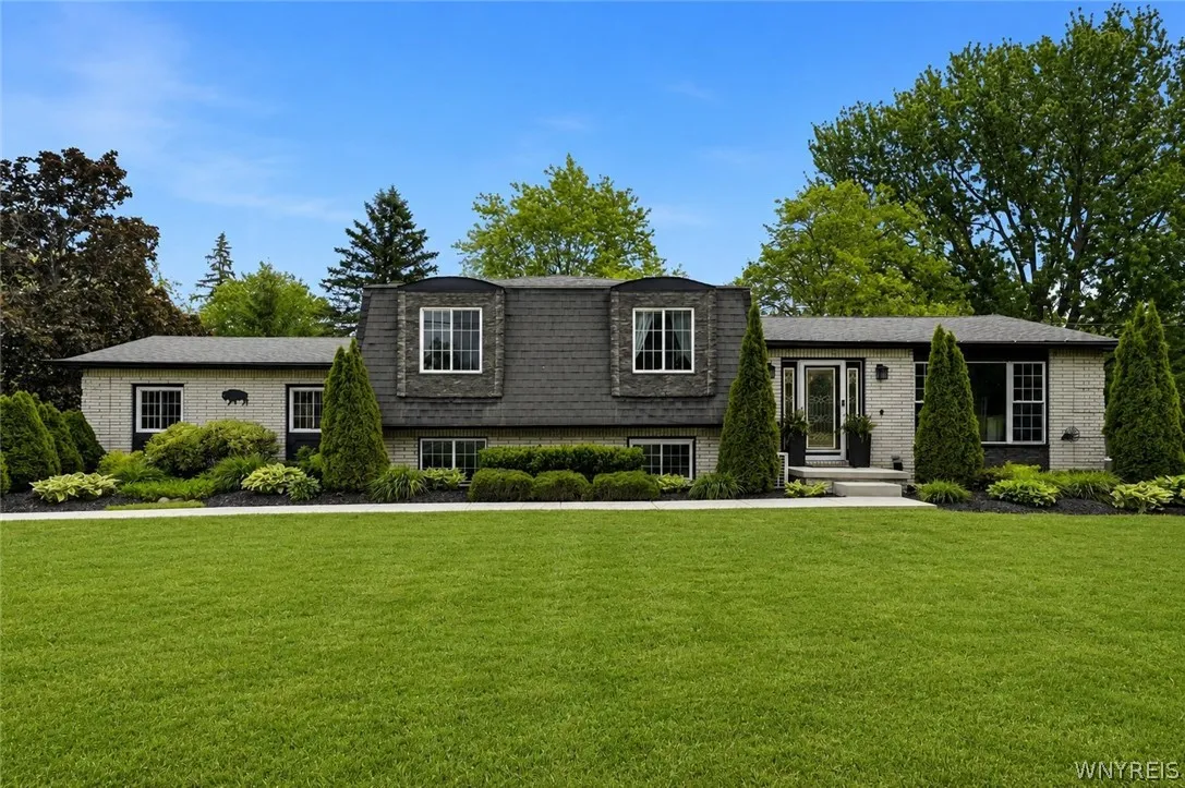 5015 Mckinley Parkway, Hamburg, New York 14075, Hamburg, New York 14075, 4 Bedrooms Bedrooms, 12 Rooms Rooms,2 BathroomsBathrooms,Residential,For Sale,5015 Mckinley Parkway, Hamburg, New York 14075,0,B1688666