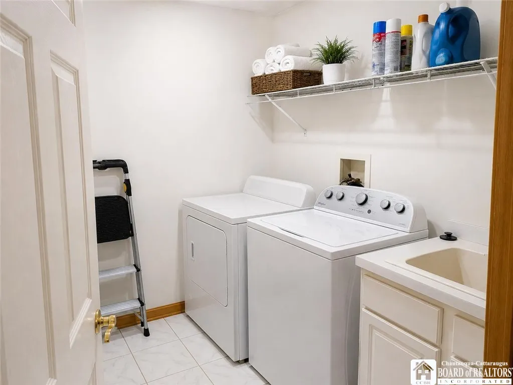 109 Sandpiper Lane, Grand Island, New York 14072, Grand Island, New York 14072, 5 Bedrooms Bedrooms, 9 Rooms Rooms,2 BathroomsBathrooms,Residential,For Sale,109 Sandpiper Lane, Grand Island, New York 14072,0,R1690146