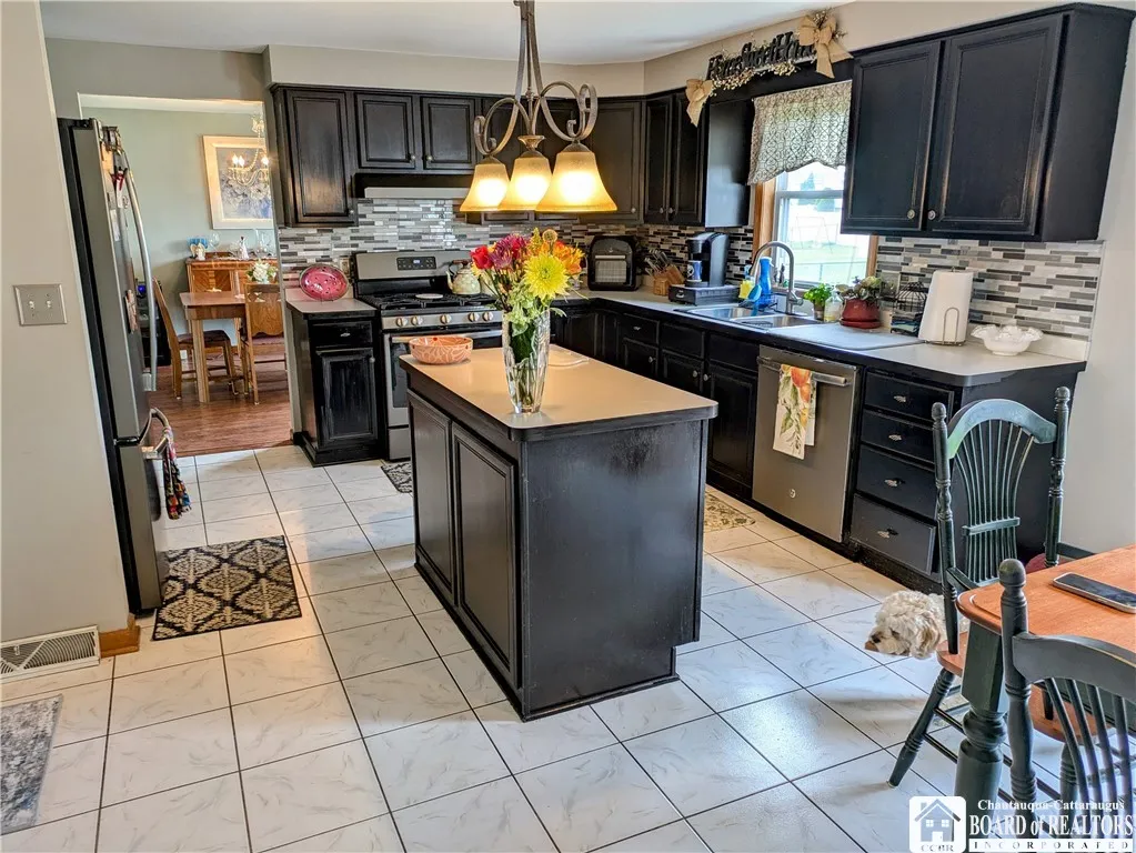 109 Sandpiper Lane, Grand Island, New York 14072, Grand Island, New York 14072, 5 Bedrooms Bedrooms, 9 Rooms Rooms,2 BathroomsBathrooms,Residential,For Sale,109 Sandpiper Lane, Grand Island, New York 14072,0,R1690146