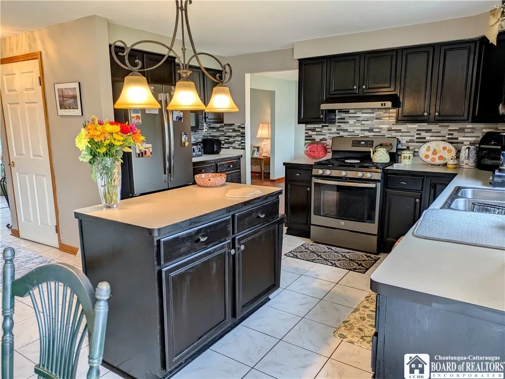 109 Sandpiper Lane, Grand Island, New York 14072, Grand Island, New York 14072, 5 Bedrooms Bedrooms, 9 Rooms Rooms,2 BathroomsBathrooms,Residential,For Sale,109 Sandpiper Lane, Grand Island, New York 14072,0,R1690146