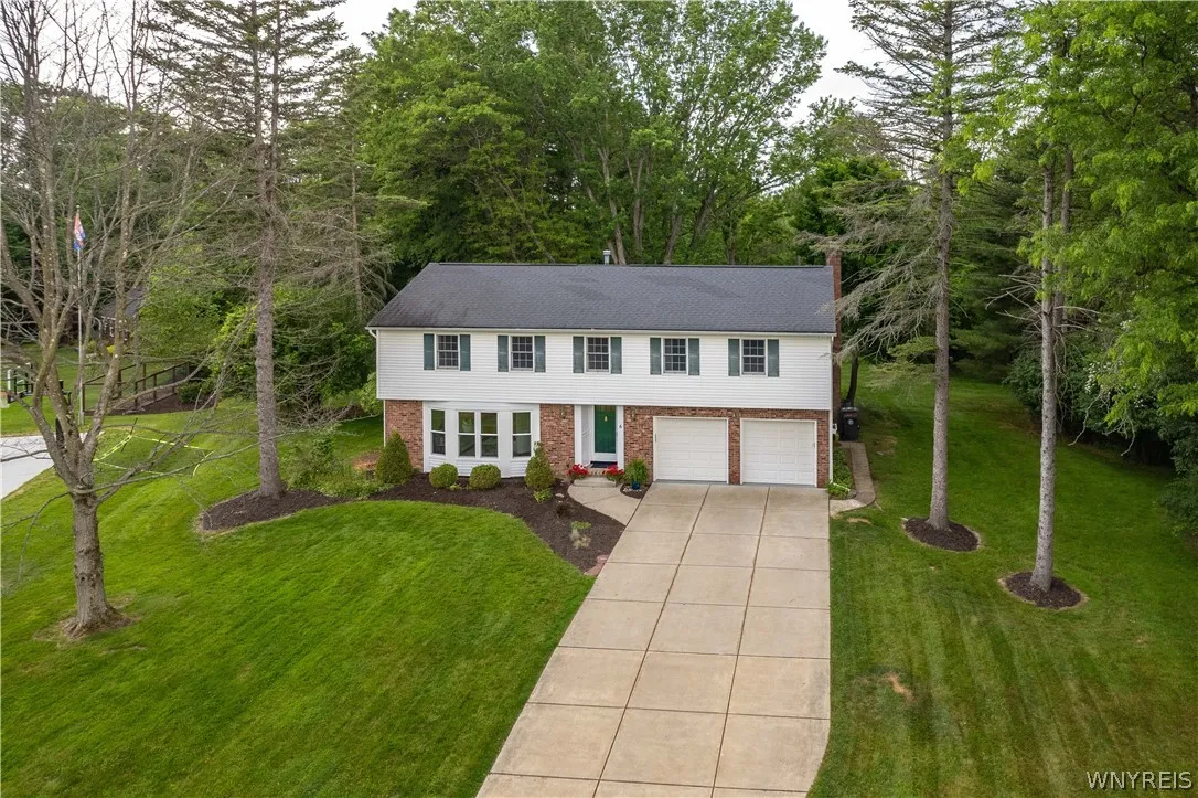 6 Stonehenge Court, Orchard Park, New York 14127, Orchard Park, New York 14127, 4 Bedrooms Bedrooms, 9 Rooms Rooms,2 BathroomsBathrooms,Residential,For Sale,6 Stonehenge Court, Orchard Park, New York 14127,0,B1690101