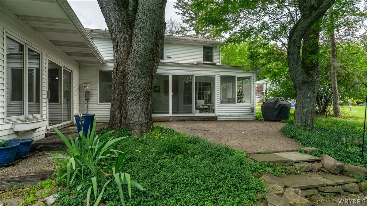 6 Stonehenge Court, Orchard Park, New York 14127, Orchard Park, New York 14127, 4 Bedrooms Bedrooms, 9 Rooms Rooms,2 BathroomsBathrooms,Residential,For Sale,6 Stonehenge Court, Orchard Park, New York 14127,0,B1690101