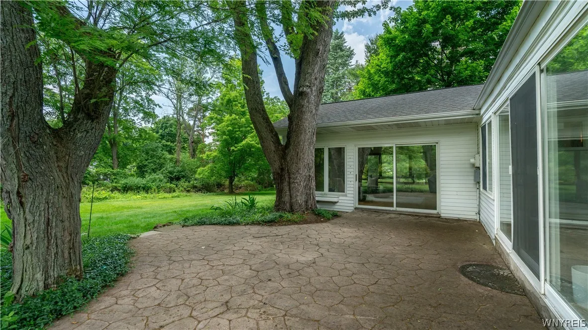 6 Stonehenge Court, Orchard Park, New York 14127, Orchard Park, New York 14127, 4 Bedrooms Bedrooms, 9 Rooms Rooms,2 BathroomsBathrooms,Residential,For Sale,6 Stonehenge Court, Orchard Park, New York 14127,0,B1690101