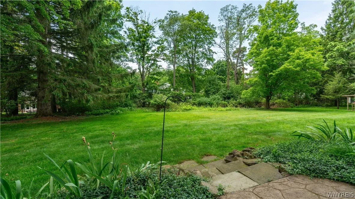 6 Stonehenge Court, Orchard Park, New York 14127, Orchard Park, New York 14127, 4 Bedrooms Bedrooms, 9 Rooms Rooms,2 BathroomsBathrooms,Residential,For Sale,6 Stonehenge Court, Orchard Park, New York 14127,0,B1690101